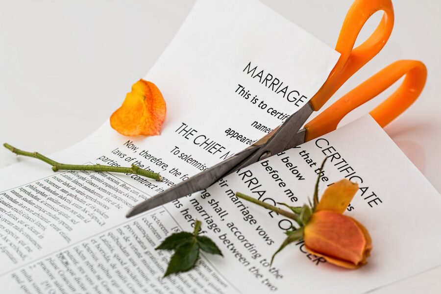 Зачем современные пары подписывают брачный договор